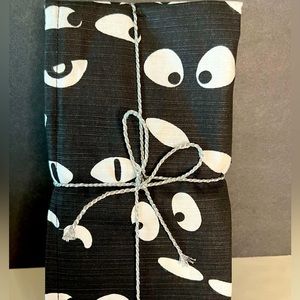 4 Halloween Glow in the Dark Spooky Eyes Fabric Dinner Napkins Black White